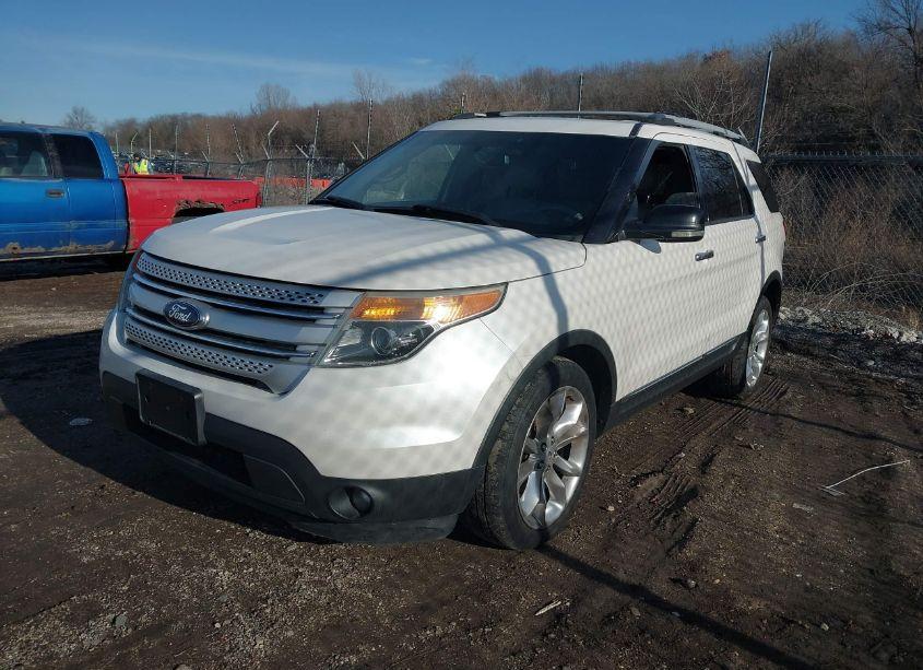 Photo 2 of 2013 Ford Explorer XLT (VIN 1FM5K8D87DGA44441)