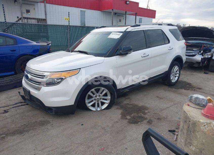 Photo 2 of 2013 Ford Explorer XLT (VIN 1FM5K8D87DGC78143)
