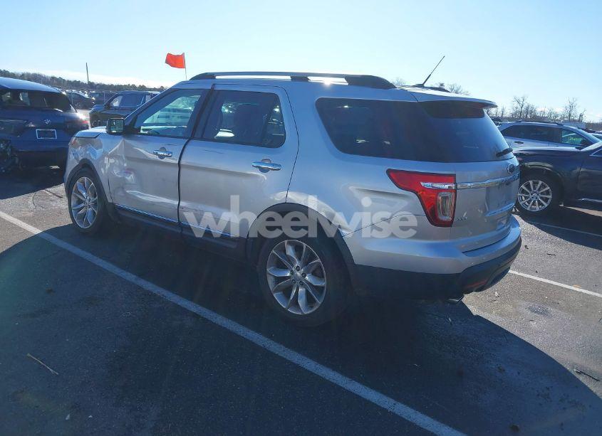 Photo 3 of 2014 Ford Explorer XLT (VIN 1FM5K8D87EGA05317)
