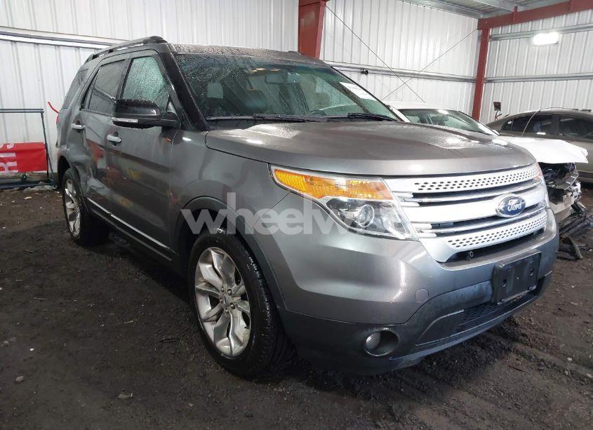 2014 Ford Explorer XLT (VIN 1FM5K8D87EGC21555) main photo
