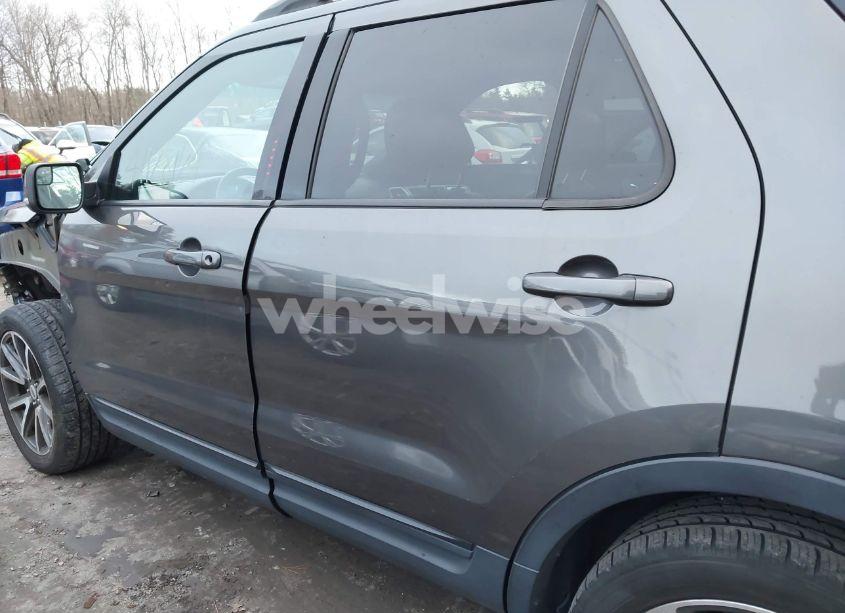 Photo 15 of 2015 Ford Explorer XLT (VIN 1FM5K8D87FGA00345)