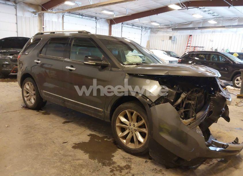 2015 Ford Explorer XLT (VIN 1FM5K8D87FGA76213) main photo