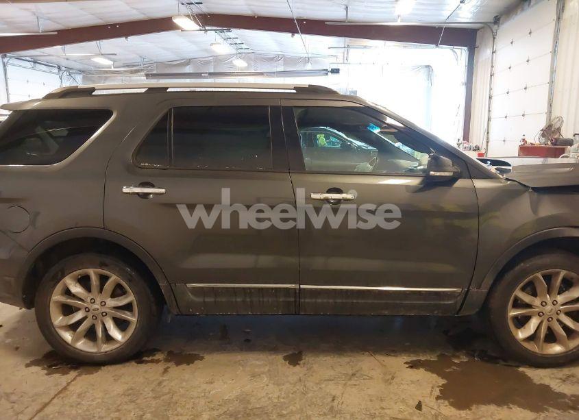 Photo 13 of 2015 Ford Explorer XLT (VIN 1FM5K8D87FGA76213)