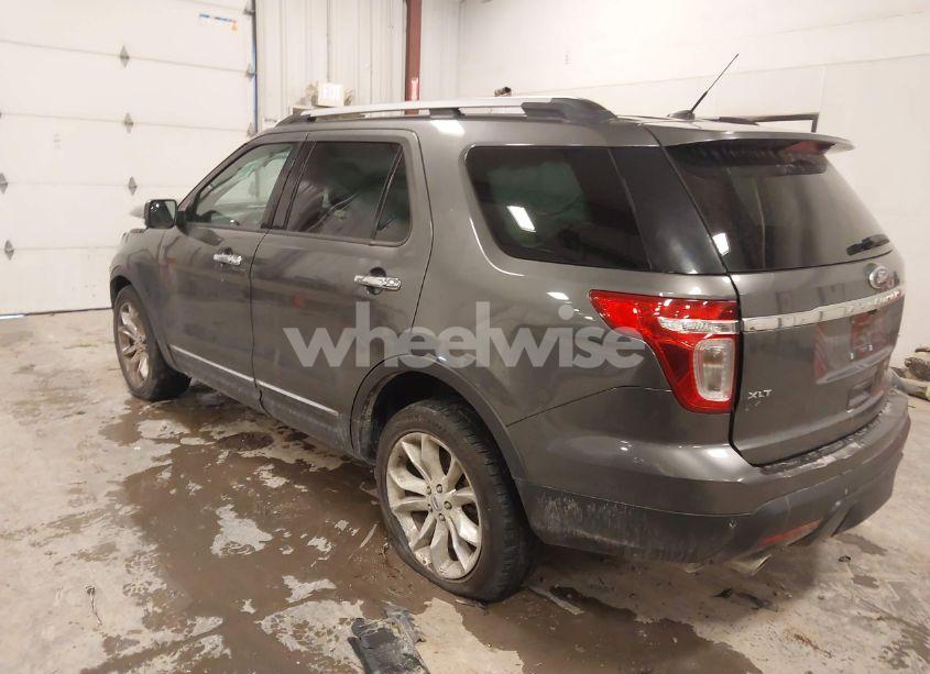 Photo 3 of 2015 Ford Explorer XLT (VIN 1FM5K8D87FGA76213)