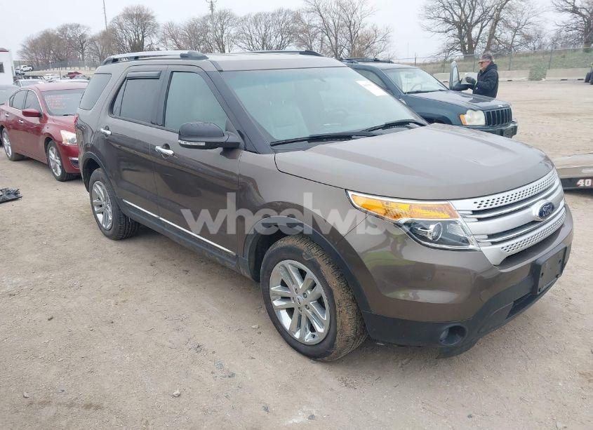2015 Ford Explorer XLT (VIN 1FM5K8D87FGA86658) main photo
