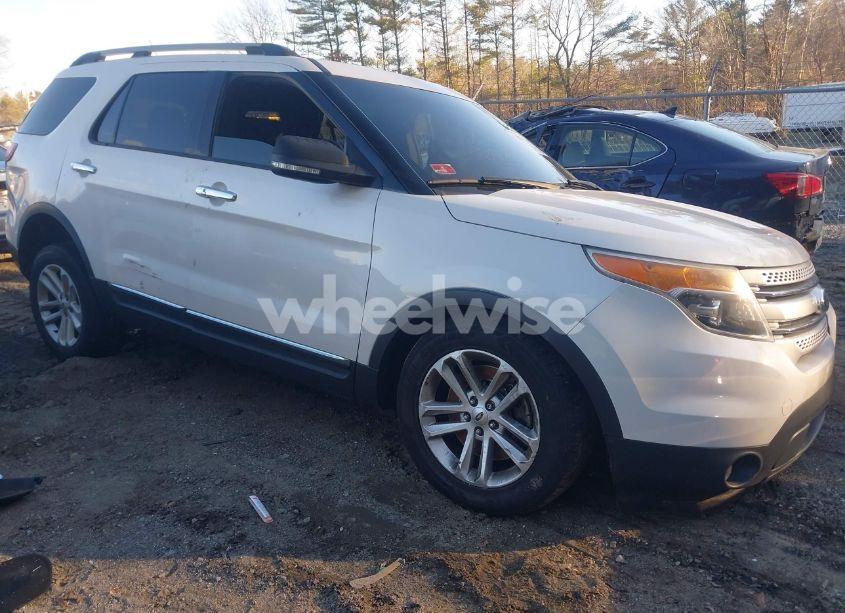 2015 Ford Explorer XLT (VIN 1FM5K8D87FGB59348) main photo