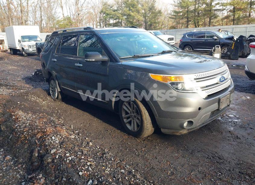 2015 Ford Explorer XLT (VIN 1FM5K8D87FGB68647) main photo