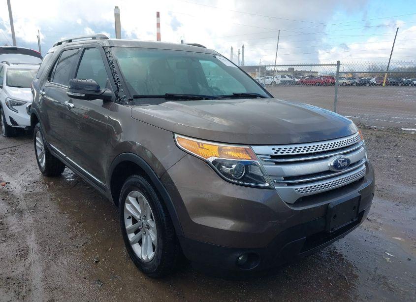 2015 Ford Explorer XLT (VIN 1FM5K8D87FGC09830) main photo