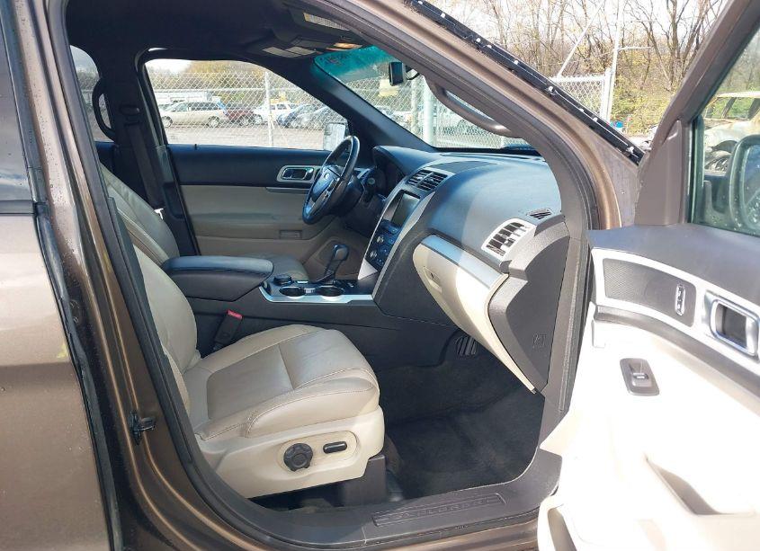 Photo 5 of 2015 Ford Explorer XLT (VIN 1FM5K8D87FGC09830)