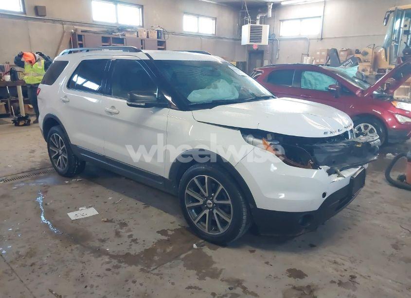 2015 Ford Explorer XLT (VIN 1FM5K8D87FGC12002) main photo