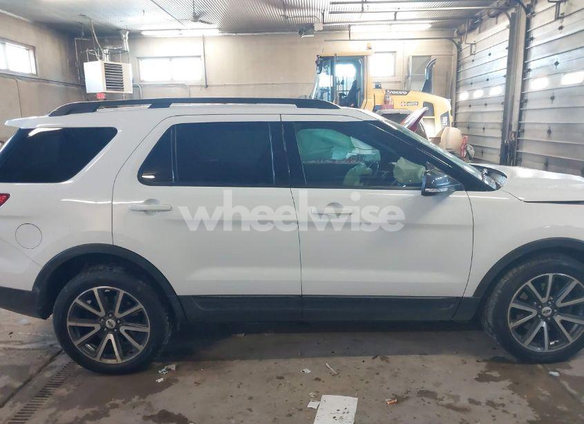 Photo 13 of 2015 Ford Explorer XLT (VIN 1FM5K8D87FGC12002)