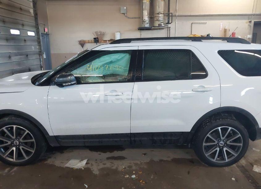 Photo 14 of 2015 Ford Explorer XLT (VIN 1FM5K8D87FGC12002)