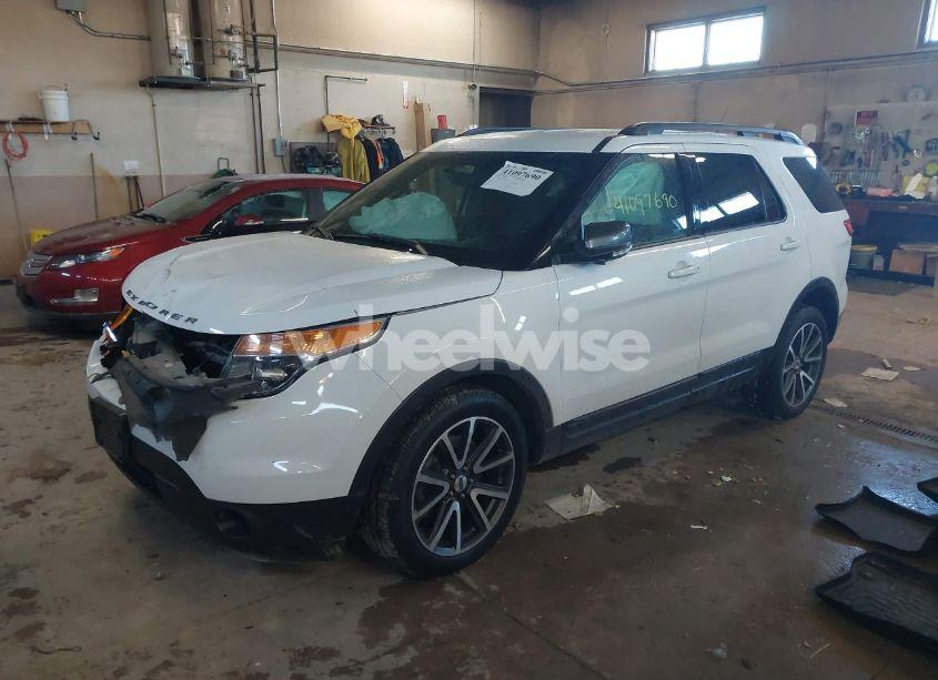 Photo 2 of 2015 Ford Explorer XLT (VIN 1FM5K8D87FGC12002)