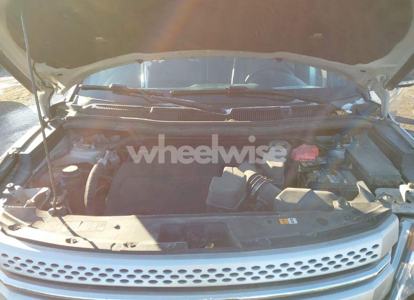 Photo 10 of 2015 Ford Explorer XLT (VIN 1FM5K8D87FGC37255)