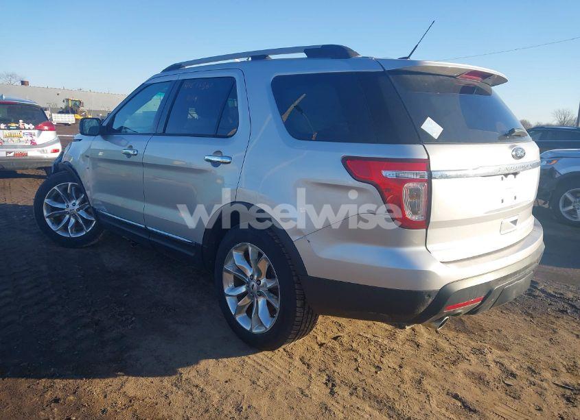 Photo 3 of 2015 Ford Explorer XLT (VIN 1FM5K8D87FGC37255)