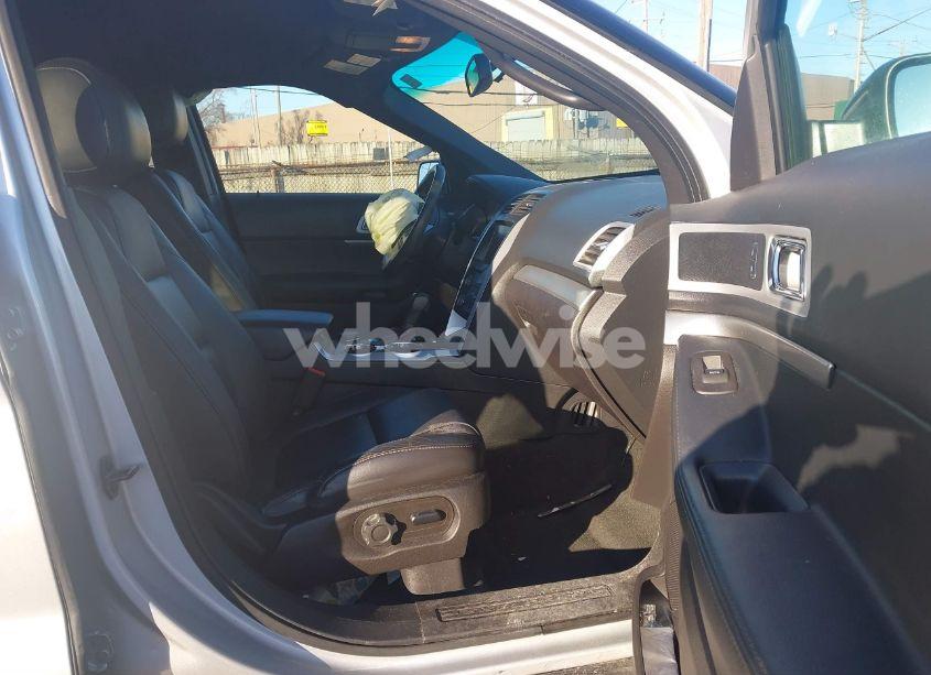 Photo 5 of 2015 Ford Explorer XLT (VIN 1FM5K8D87FGC37255)