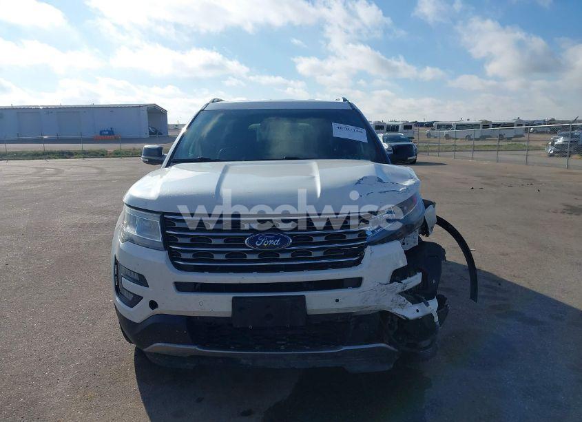 Photo 13 of 2016 Ford Explorer XLT (VIN 1FM5K8D87GGB34161)