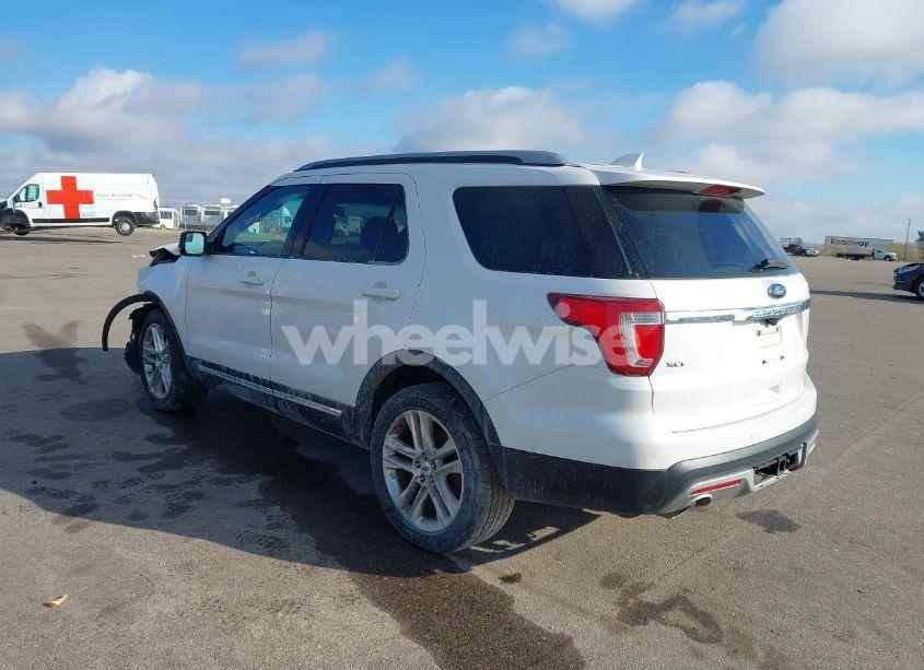 Photo 3 of 2016 Ford Explorer XLT (VIN 1FM5K8D87GGB34161)