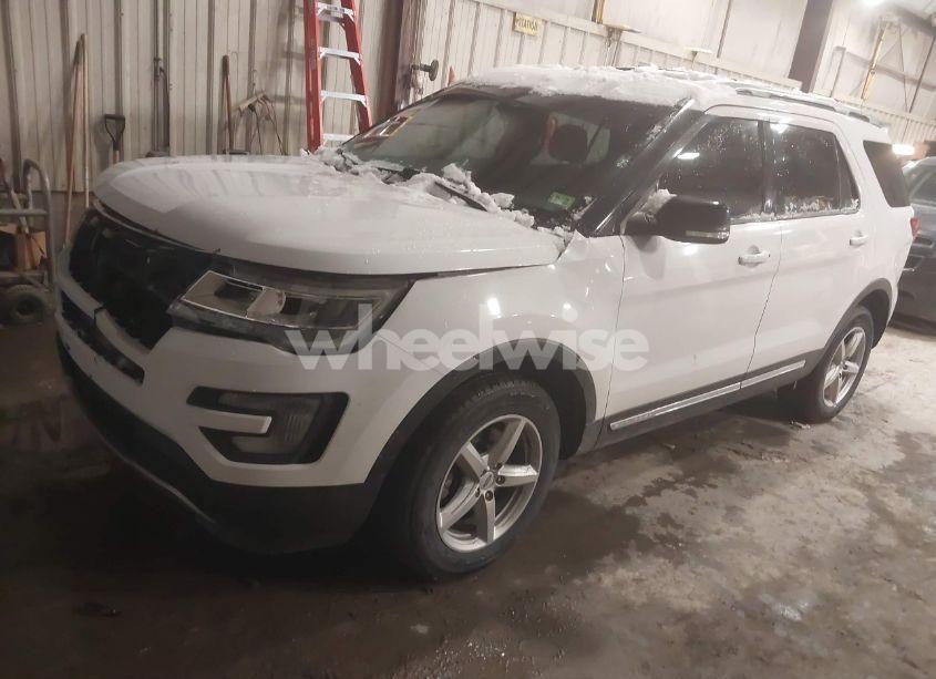 Photo 2 of 2017 Ford Explorer XLT (VIN 1FM5K8D87HGA66283)