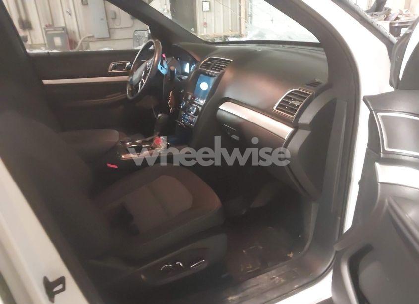 Photo 5 of 2017 Ford Explorer XLT (VIN 1FM5K8D87HGA66283)