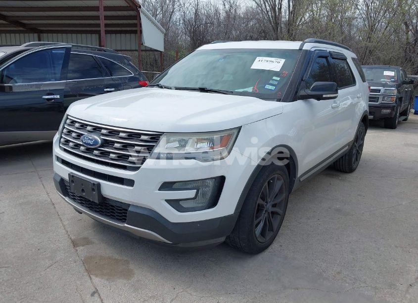 Photo 2 of 2017 Ford Explorer XLT (VIN 1FM5K8D87HGA95220)