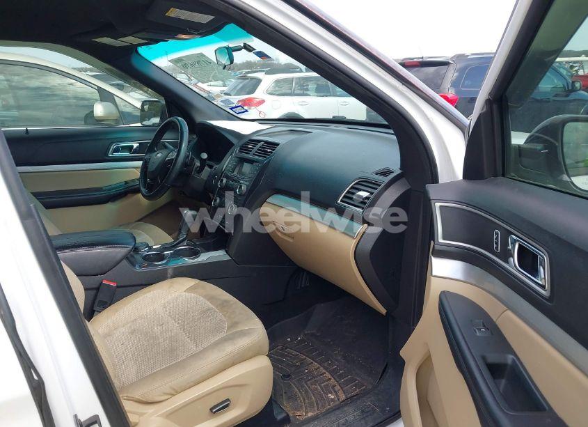 Photo 5 of 2017 Ford Explorer XLT (VIN 1FM5K8D87HGA95220)