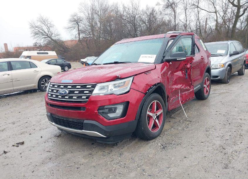 Photo 2 of 2017 Ford Explorer XLT (VIN 1FM5K8D87HGA98375)