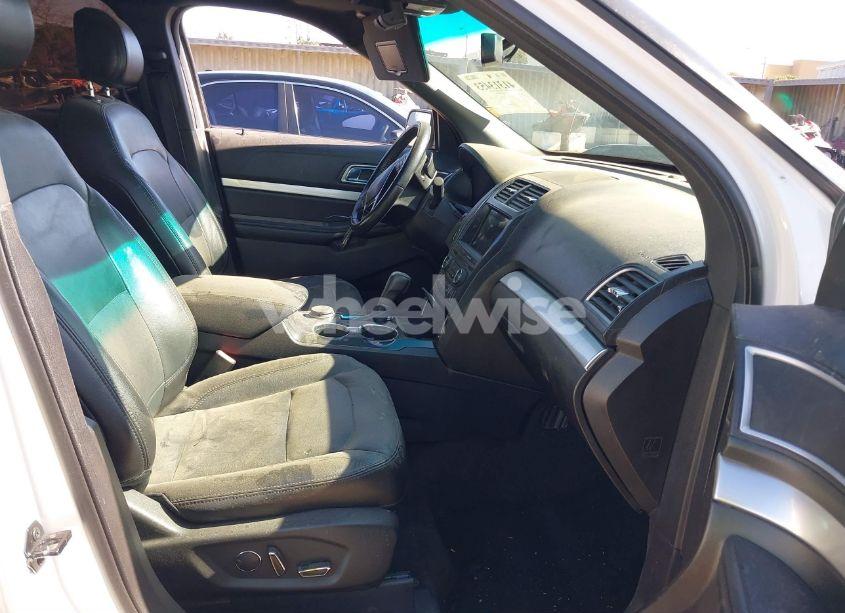 Photo 5 of 2017 Ford Explorer XLT (VIN 1FM5K8D87HGB06507)