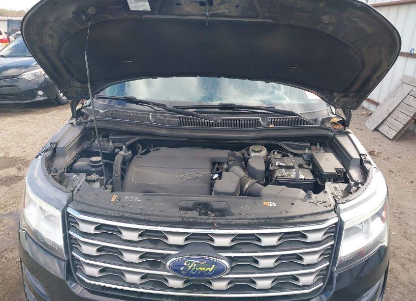 Photo 10 of 2017 Ford Explorer XLT (VIN 1FM5K8D87HGB21122)