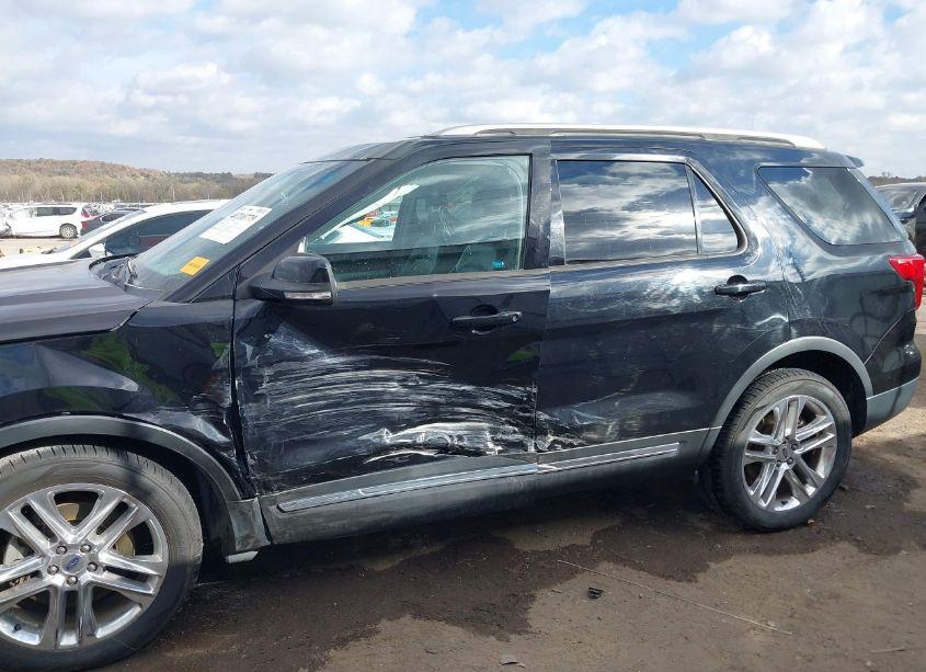 Photo 14 of 2017 Ford Explorer XLT (VIN 1FM5K8D87HGB21122)