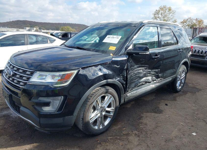 Photo 2 of 2017 Ford Explorer XLT (VIN 1FM5K8D87HGB21122)