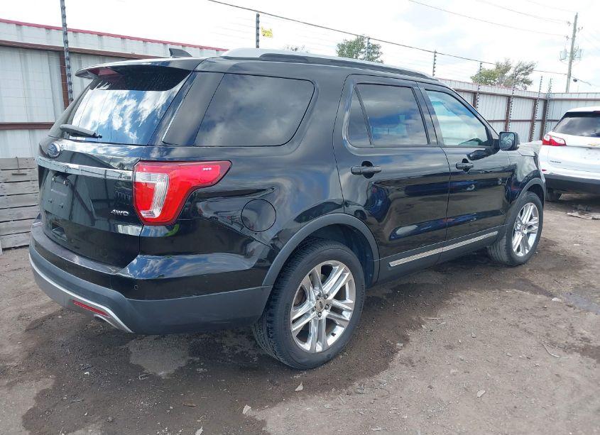 Photo 4 of 2017 Ford Explorer XLT (VIN 1FM5K8D87HGB21122)