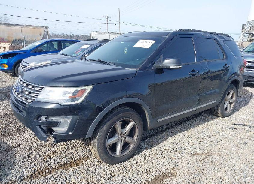 Photo 2 of 2017 Ford Explorer XLT (VIN 1FM5K8D87HGB94300)