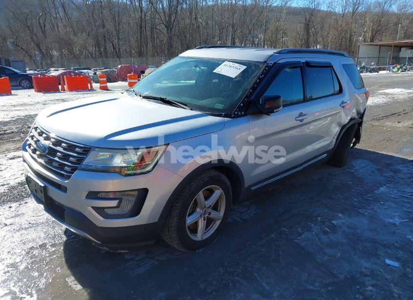 Photo 2 of 2017 Ford Explorer XLT (VIN 1FM5K8D87HGC29871)