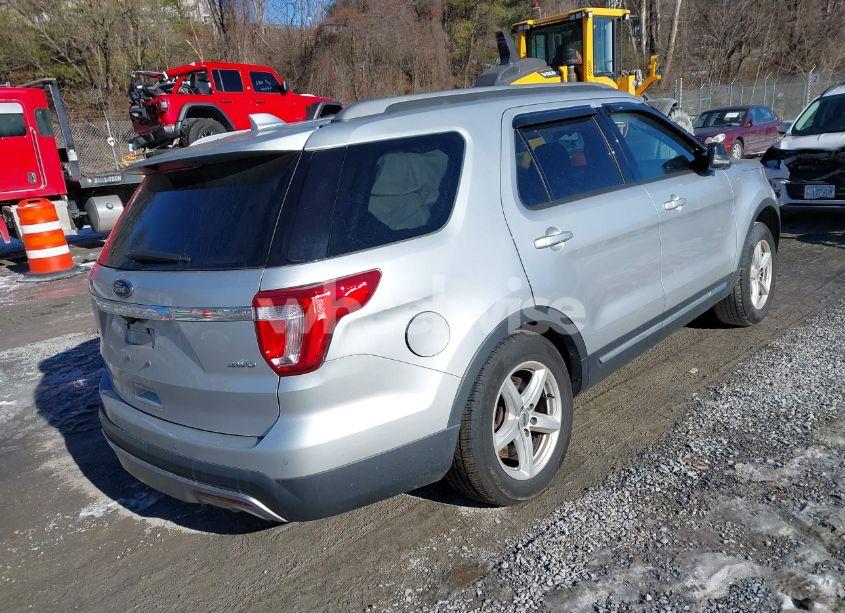 Photo 4 of 2017 Ford Explorer XLT (VIN 1FM5K8D87HGC29871)