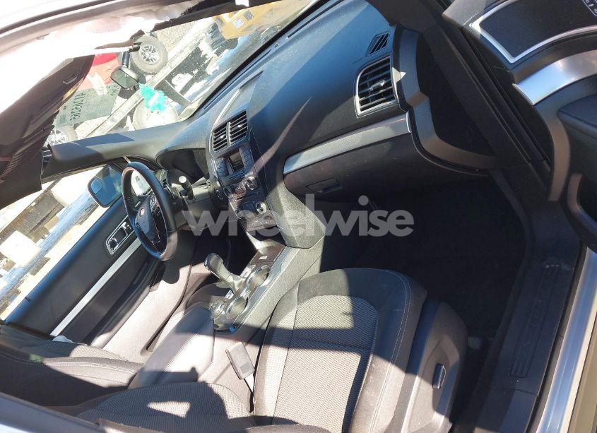 Photo 5 of 2017 Ford Explorer XLT (VIN 1FM5K8D87HGC29871)