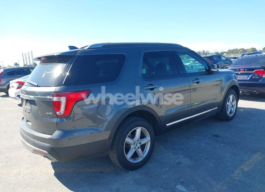 Photo 4 of 2017 Ford Explorer XLT (VIN 1FM5K8D87HGC50400)