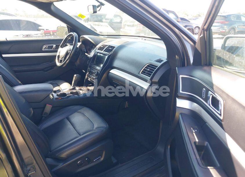 Photo 5 of 2017 Ford Explorer XLT (VIN 1FM5K8D87HGC50400)