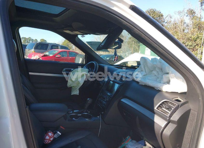 Photo 5 of 2017 Ford Explorer XLT (VIN 1FM5K8D87HGC50414)