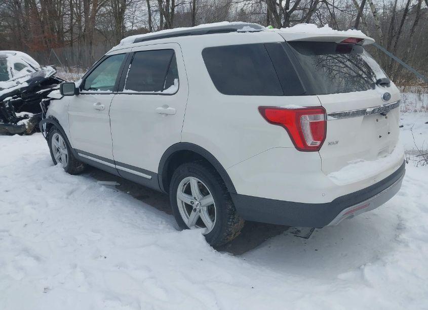 Photo 3 of 2017 Ford Explorer XLT (VIN 1FM5K8D87HGD74313)