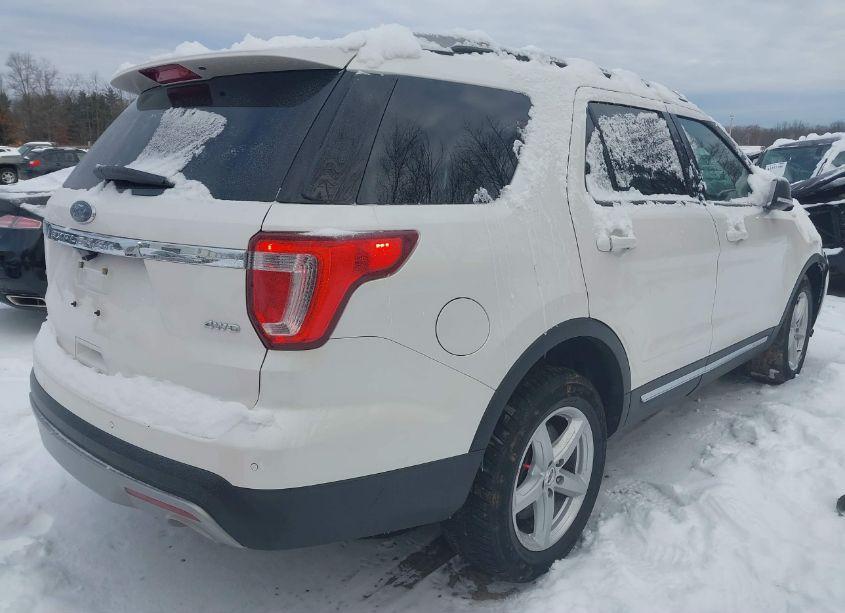 Photo 4 of 2017 Ford Explorer XLT (VIN 1FM5K8D87HGD74313)