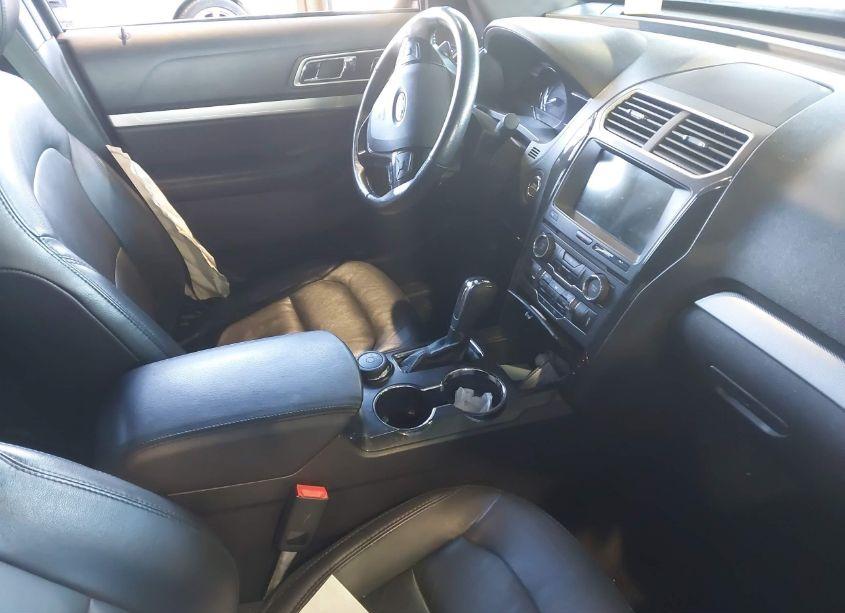 Photo 5 of 2017 Ford Explorer XLT (VIN 1FM5K8D87HGD74456)