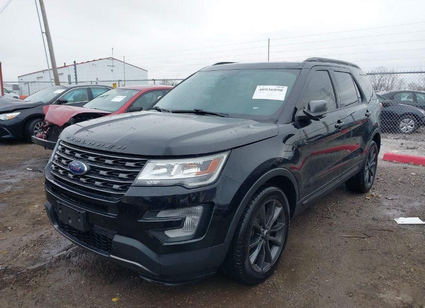 Photo 2 of 2017 Ford Explorer XLT (VIN 1FM5K8D87HGD97011)