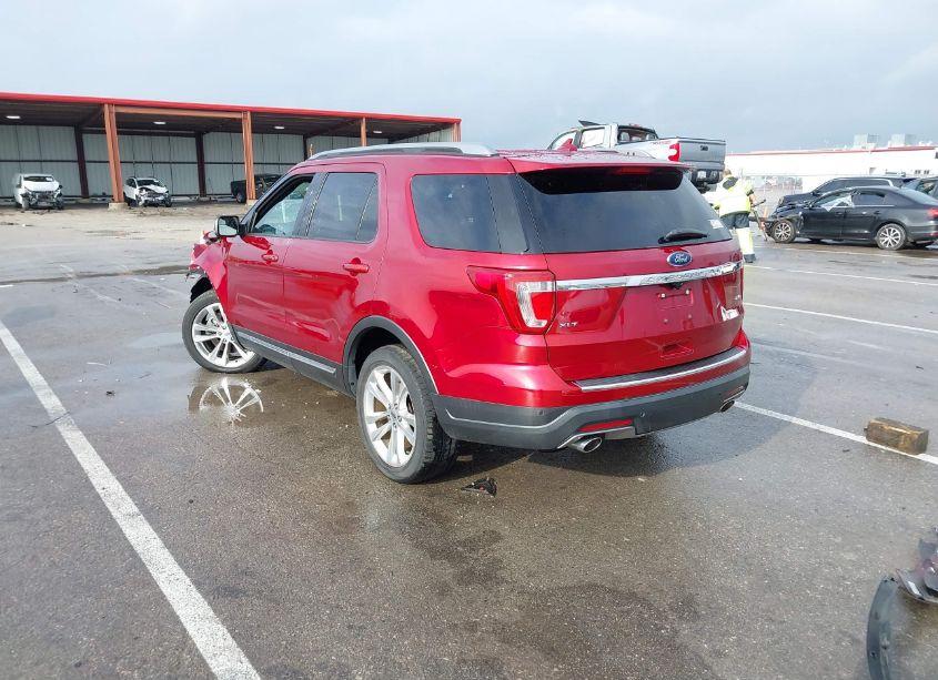 Photo 3 of 2018 Ford Explorer XLT (VIN 1FM5K8D87JGA19275)