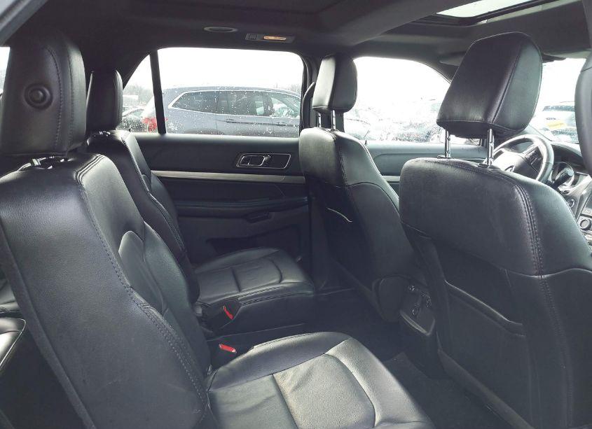 Photo 8 of 2018 Ford Explorer XLT (VIN 1FM5K8D87JGA19275)