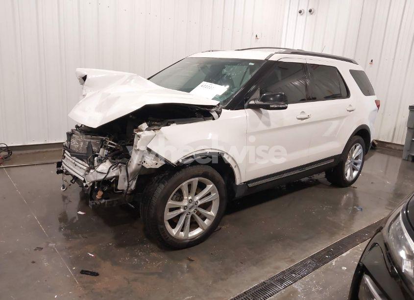 Photo 2 of 2018 Ford Explorer XLT (VIN 1FM5K8D87JGA25268)