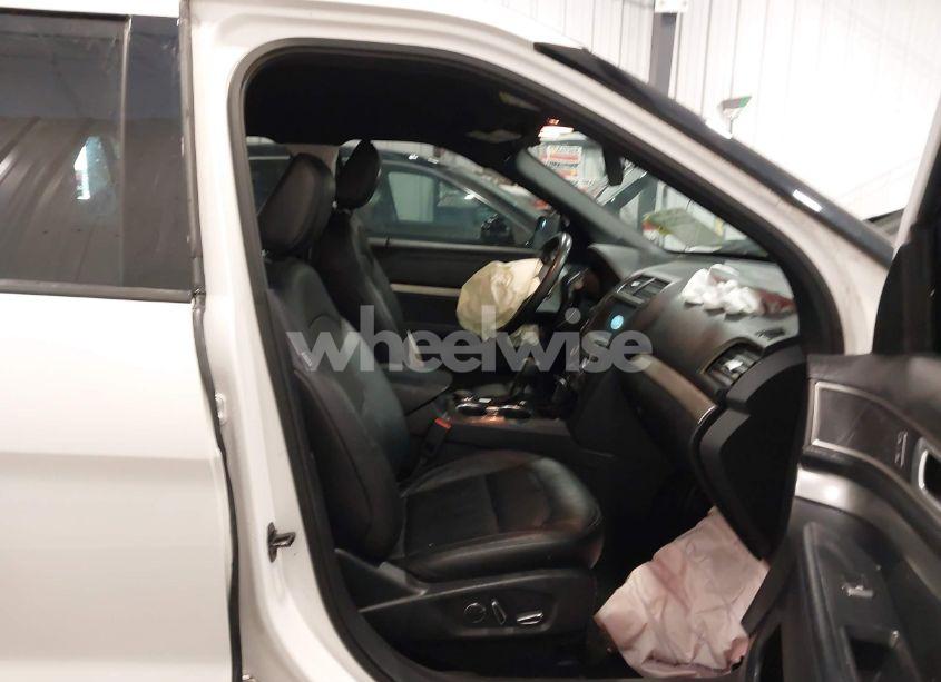 Photo 5 of 2018 Ford Explorer XLT (VIN 1FM5K8D87JGA25268)