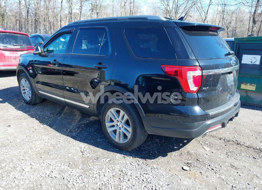 Photo 3 of 2018 Ford Explorer XLT (VIN 1FM5K8D87JGA39106)