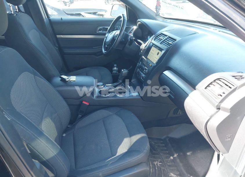 Photo 5 of 2018 Ford Explorer XLT (VIN 1FM5K8D87JGA39106)