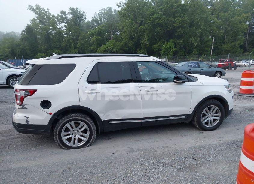 Photo 13 of 2018 Ford Explorer XLT (VIN 1FM5K8D87JGB03807)
